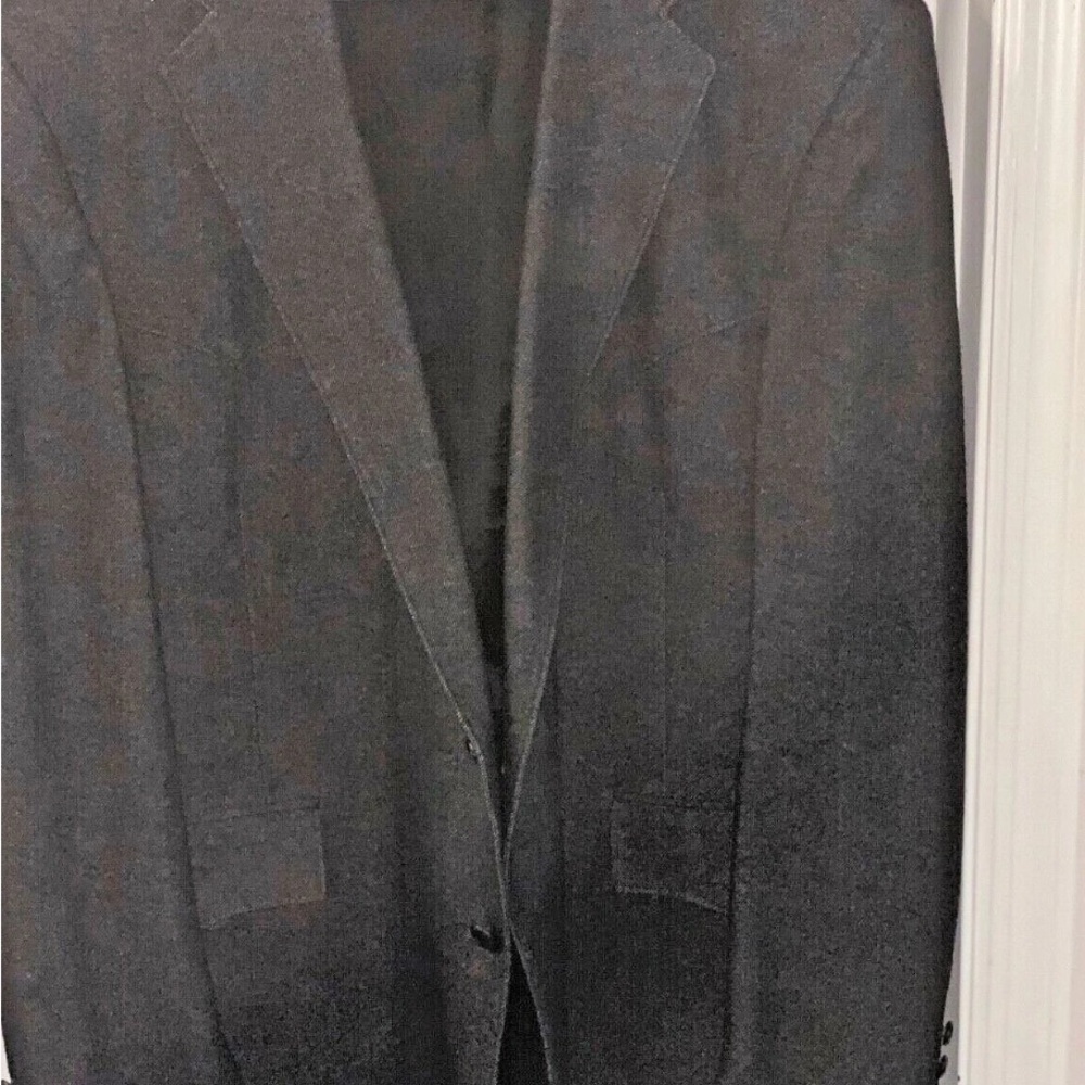 Gray Sport Coat with Notched Lapels and Textured Fabric